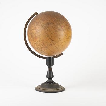 A globe, N. Selander, Fröléen & Comps förlag, Stockholm, circa 1900.