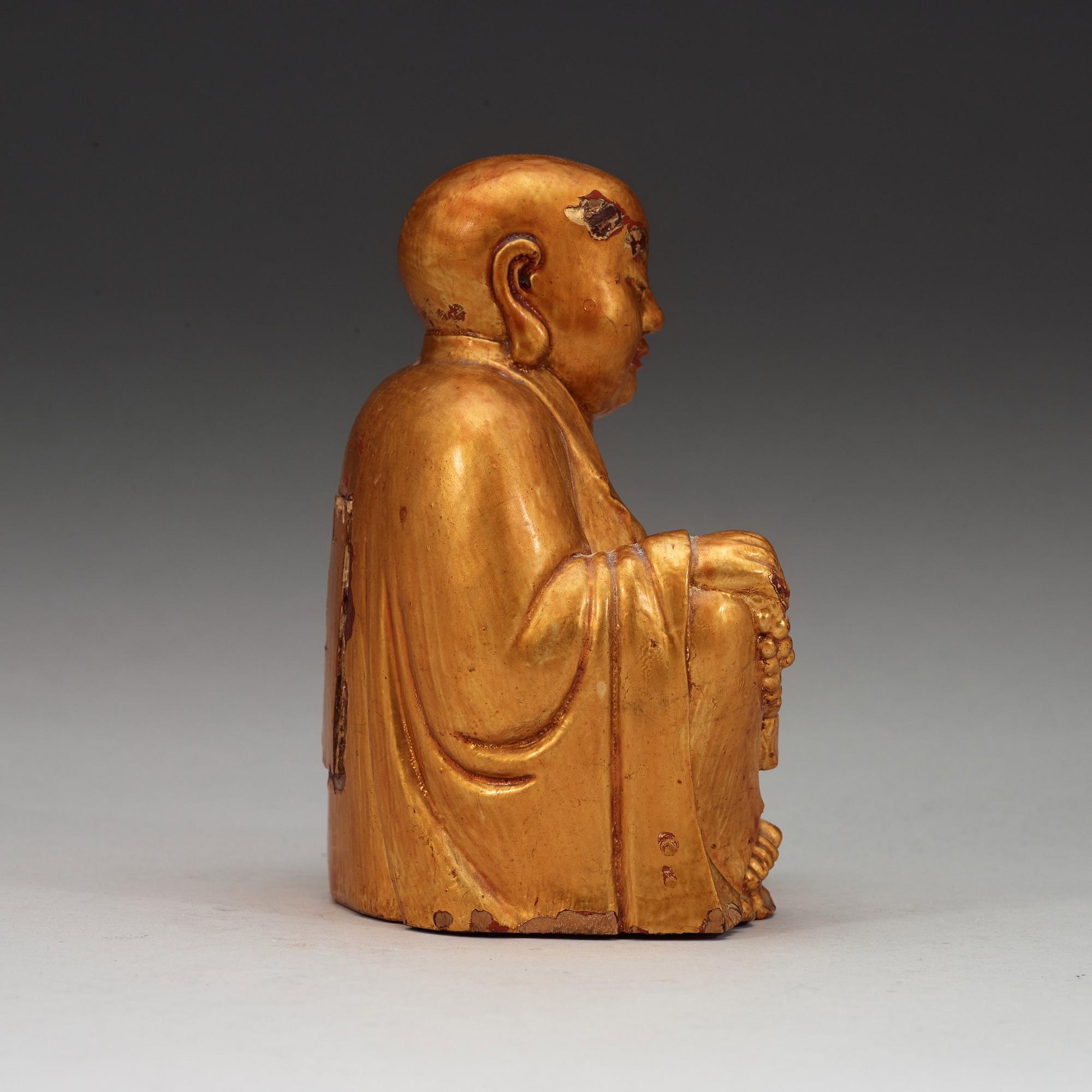 BUDHAI, lackerat trä. Qingdynastin (1644-1912).