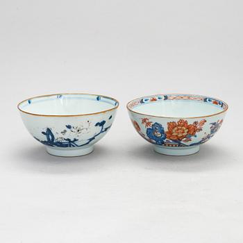 A pair of Chinese bowls, Qing dynasty, 18th Century.