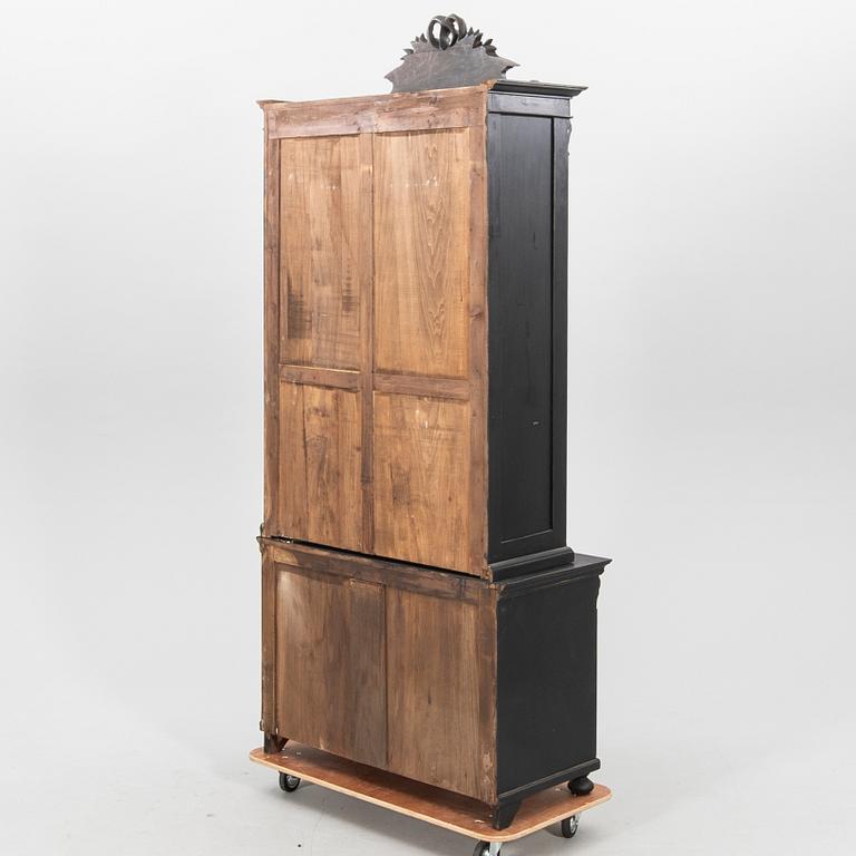 Cabinet, first half of the 20th century.