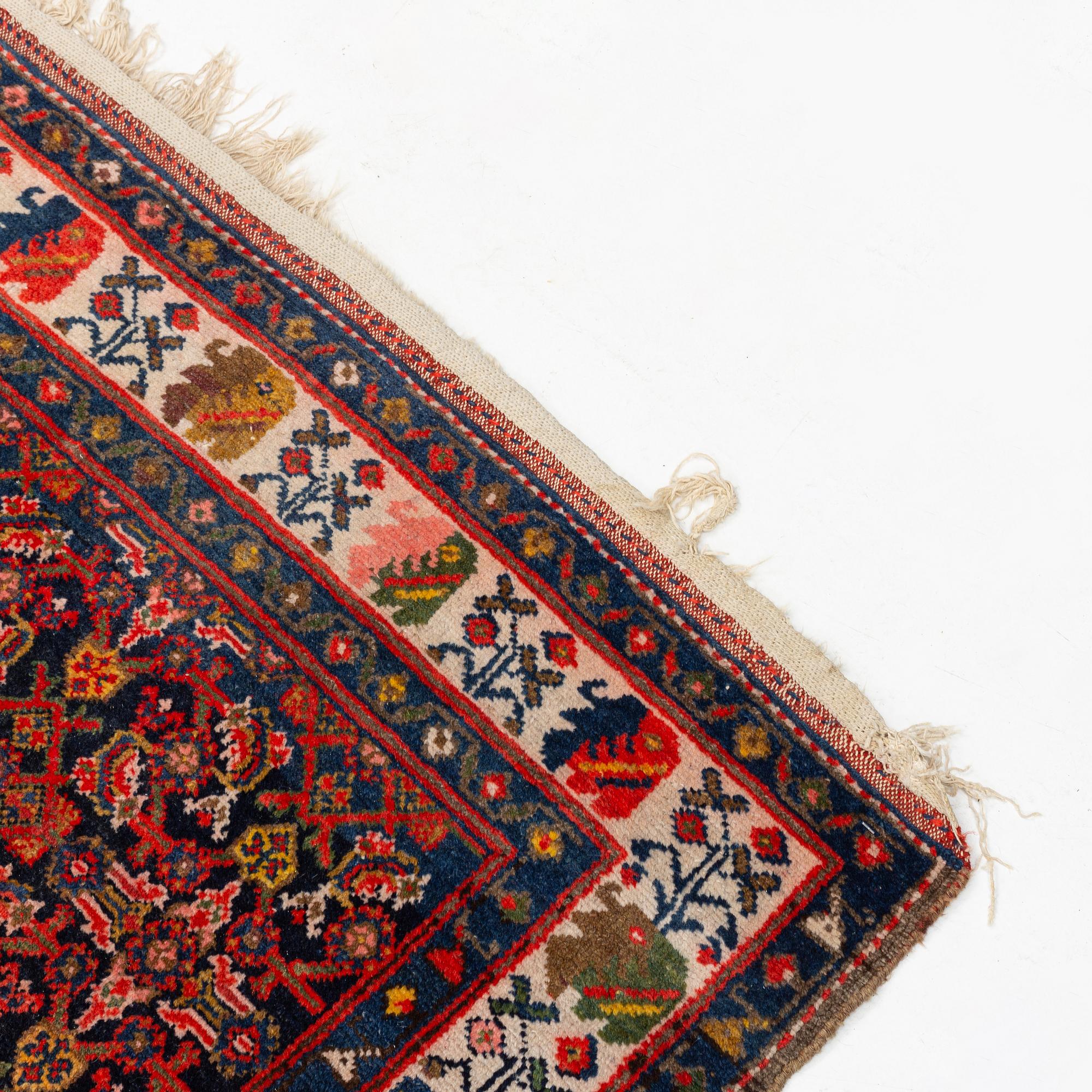 A Hamadan runner, 501 x 130 cm.