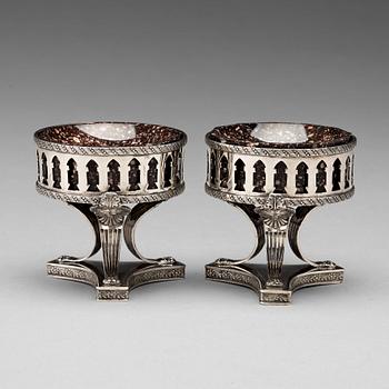 137. A pair of Swedish 19th century porphyry and silver salt-cellars, silver with mark of Gustaf Folcker, Stockholm 1823.