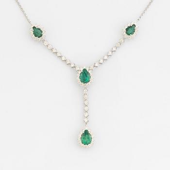 Pear shaped emeral and brilliant cut diamond necklace.