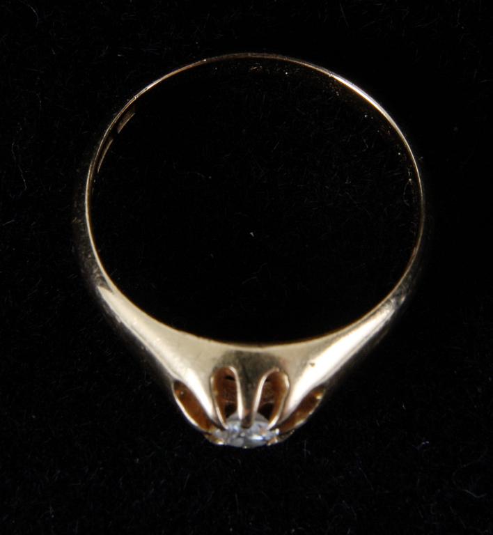 RING, 18 K guld med briljantslipad diamant ca 0,10ct.