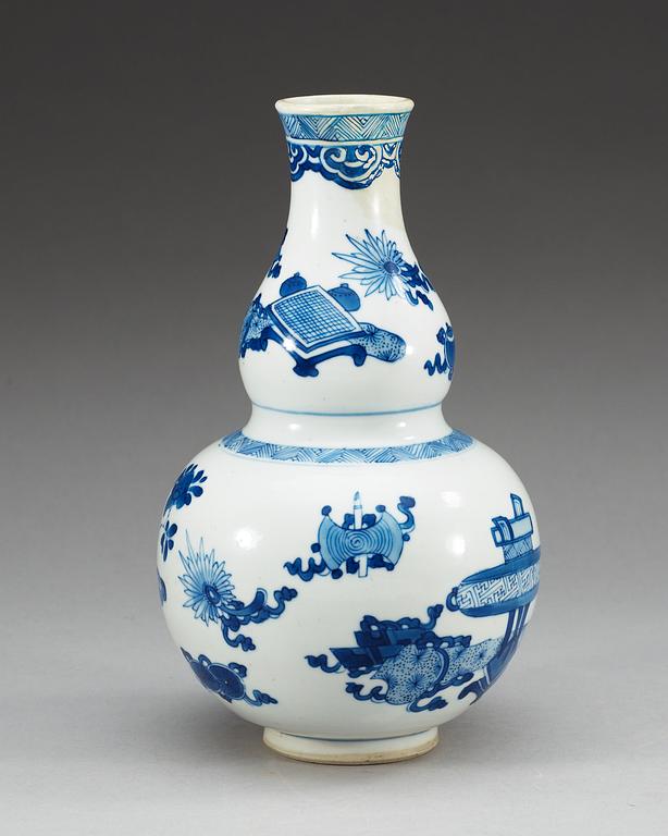 VAS, porslin, Kina. Qing dynastin, Kangxi (1662-1722).