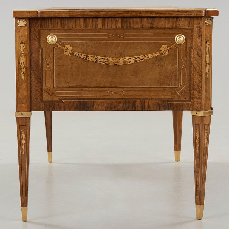 SKRIVBORD, av Georg Haupt (mästare i Stockholm 1770-1784), ej signerat. Gustavianskt.