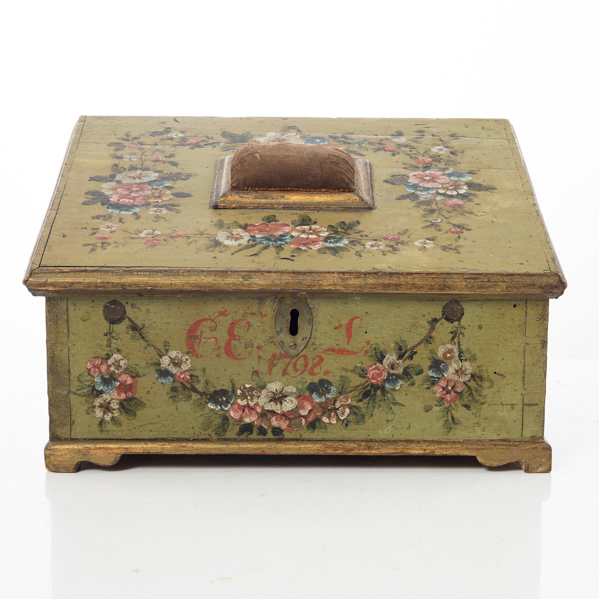 A polychrome-painted box attributed to J. N. Asplinds workshop in Falun (1784-1820).