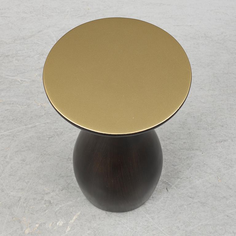 BARBARA BARRY, "Swell accent table" för Baker Furniture.