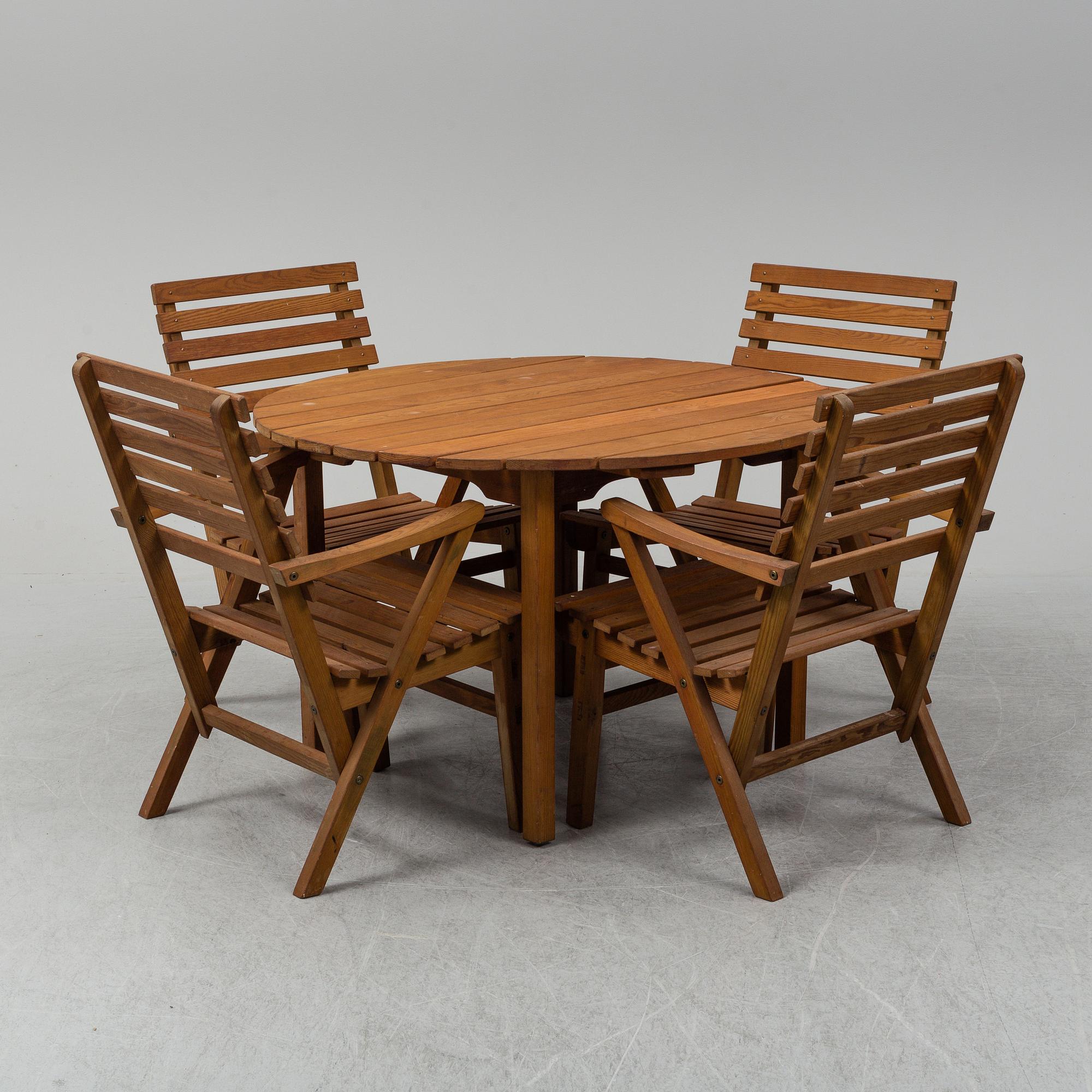 A Carl Malmsten "Bergshamra" garden table and four chairs, first half of the 20th century.