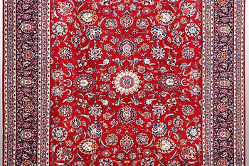 A carpet, Kashan, ca 380 x 280 cm.