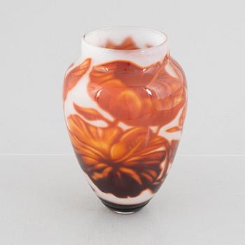 Eva Englund, a graal glass vase, Muraya 1992.
