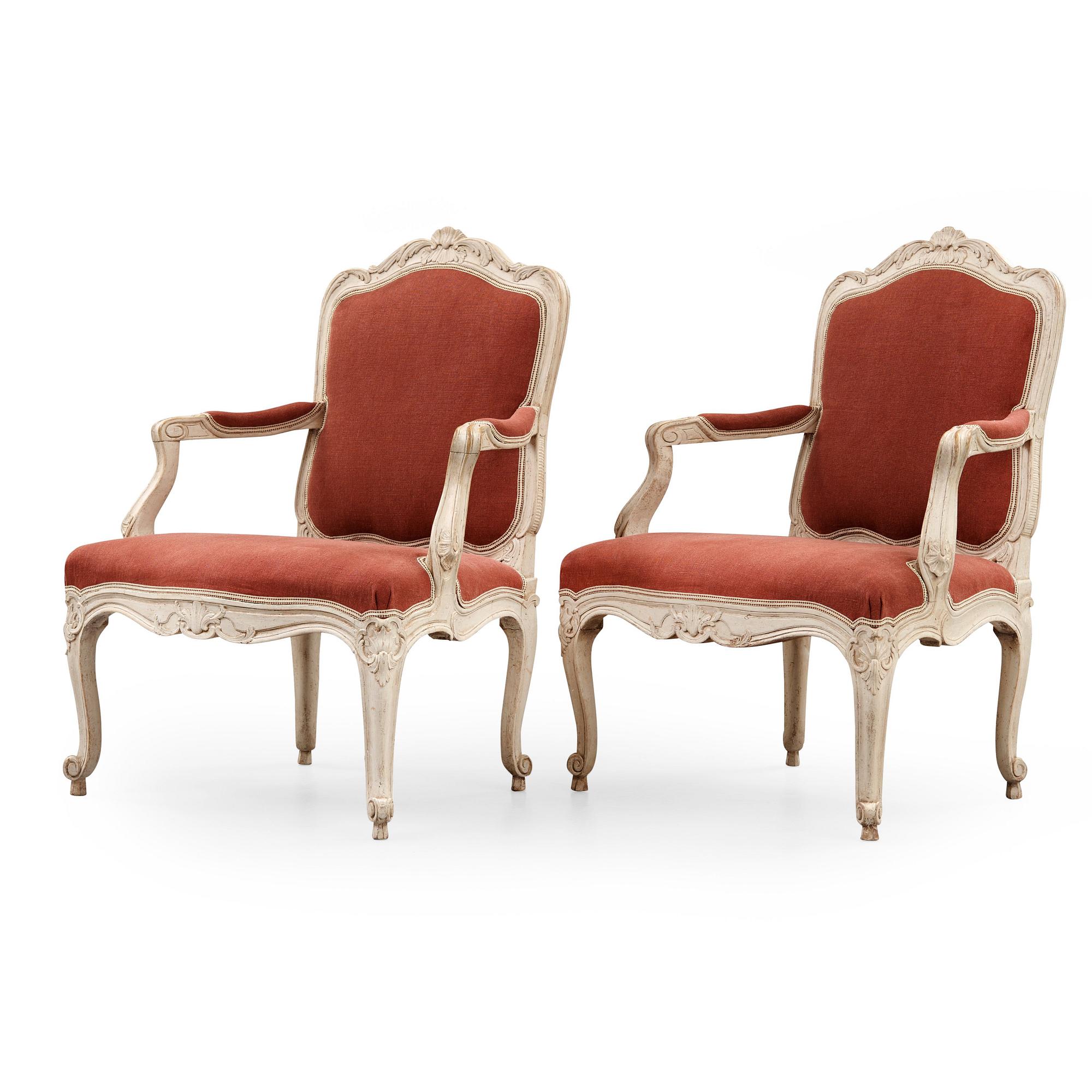 KARMSTOL. Stockholmsarbete, i Olof Höglanders art (mästare i Stockholm 1750-1765). Rokoko. En senare kopia medföljer.