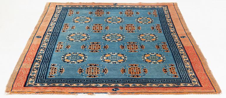 Matta, antik Baotou-Suiyuan, ca 213 x 159,5 cm.