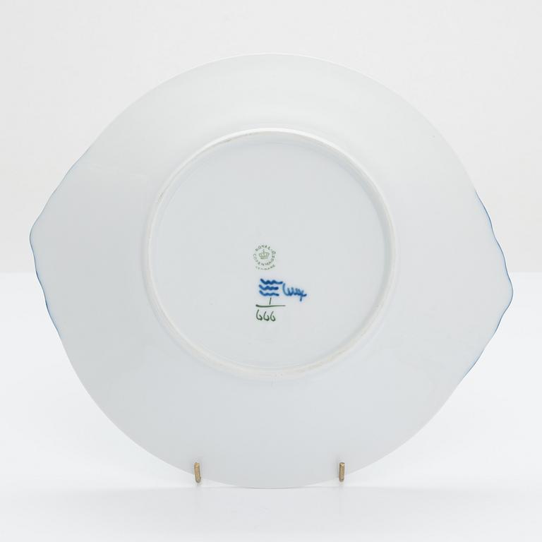 A 31-piece Royal Copenhagen 'Musselmalet' porcelain coffee set.