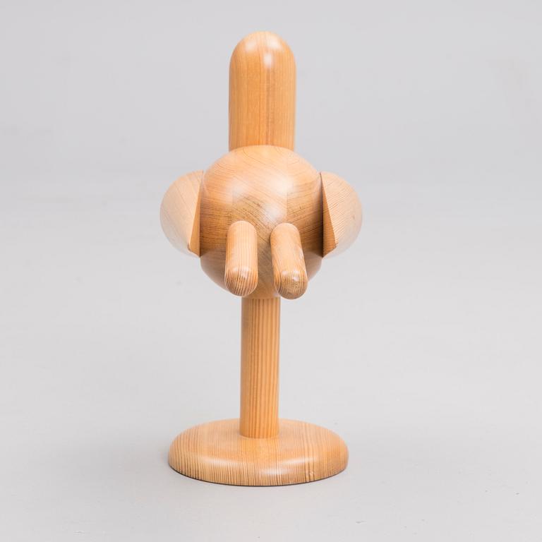 KAIJA AARIKKA, träskulptur, lackerad furu, 1970-tal.