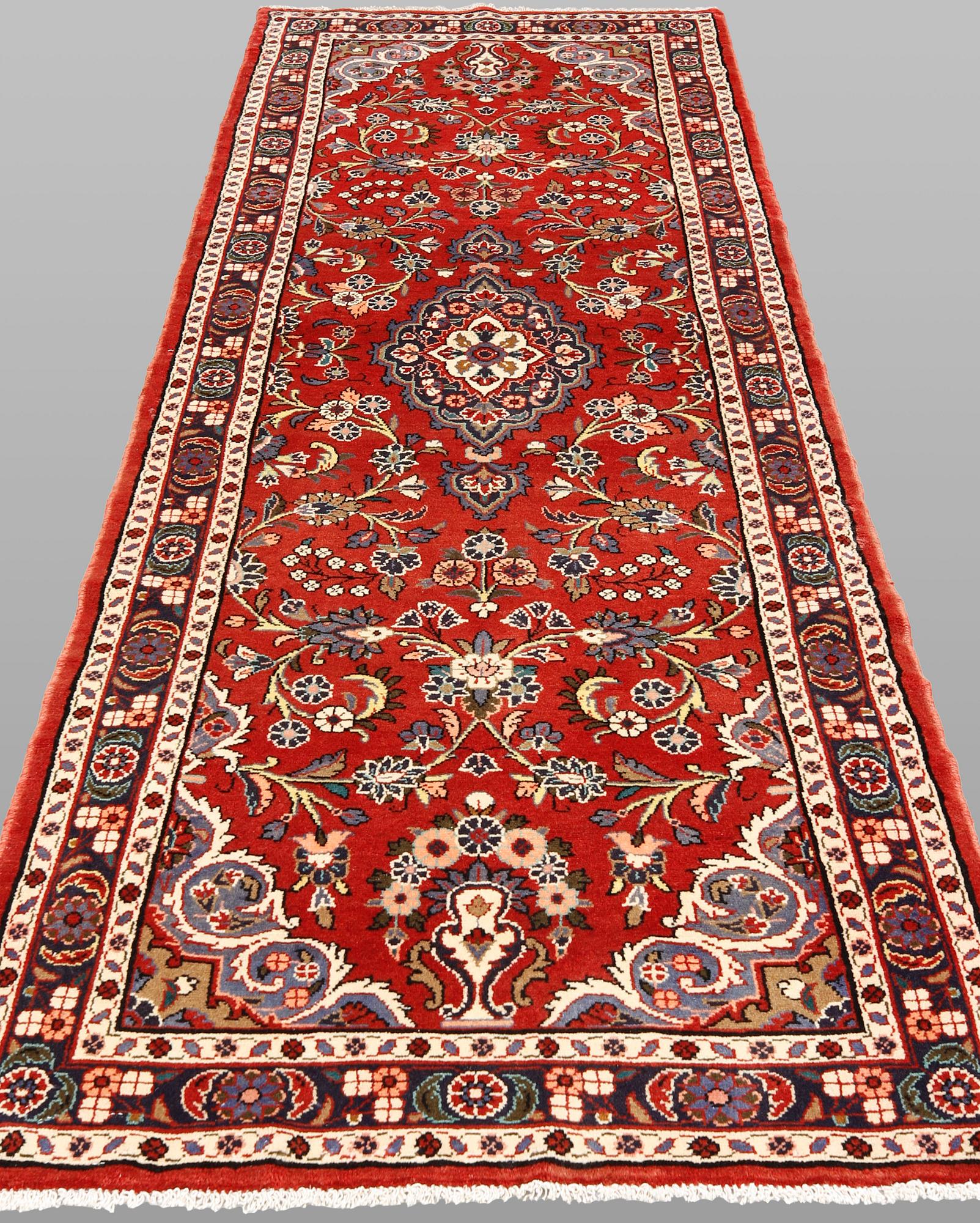 A Hamadan runner, approx. 285 x 102 cm.