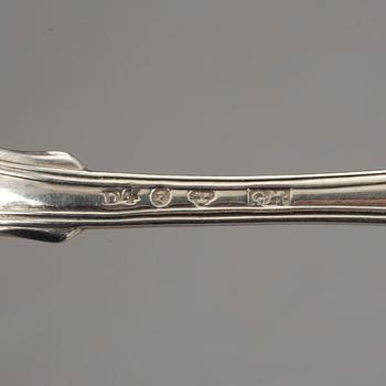 PARTI SKEDAR, 16 st, silver, bl a Adolph Zethelius, Stockholm, 1819. Mestadels 1800-talets andra hälft. Vikt ca 340 g.