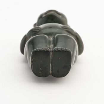 Figurin, grön sten, troligen Olmekisk 2500 f.Kr-250 e.Kr.
