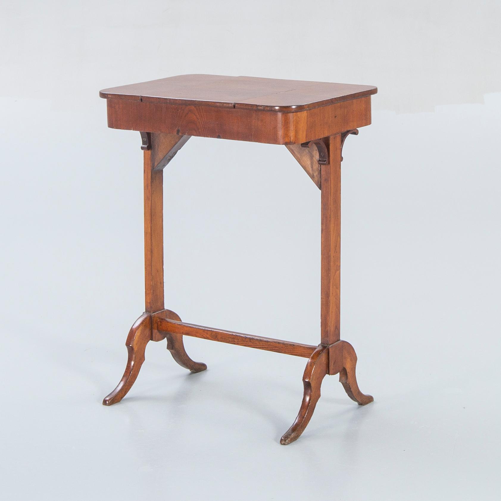 A mid 1800s dressign table.