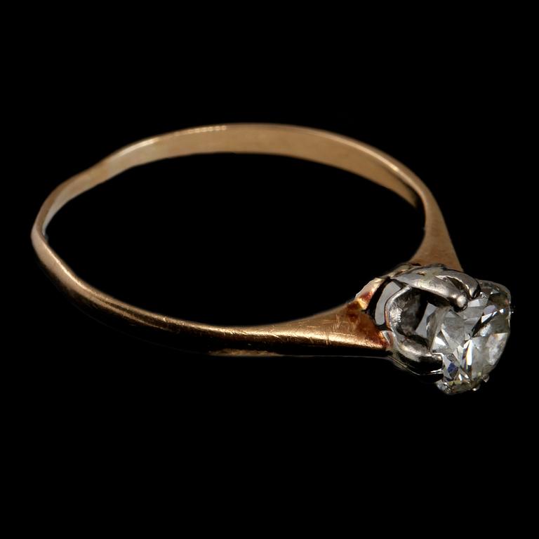 RING, 18k guld med äldre briljantslipad diamant, Stockholm, 1900-talets första hälft. Vikt 2 g.