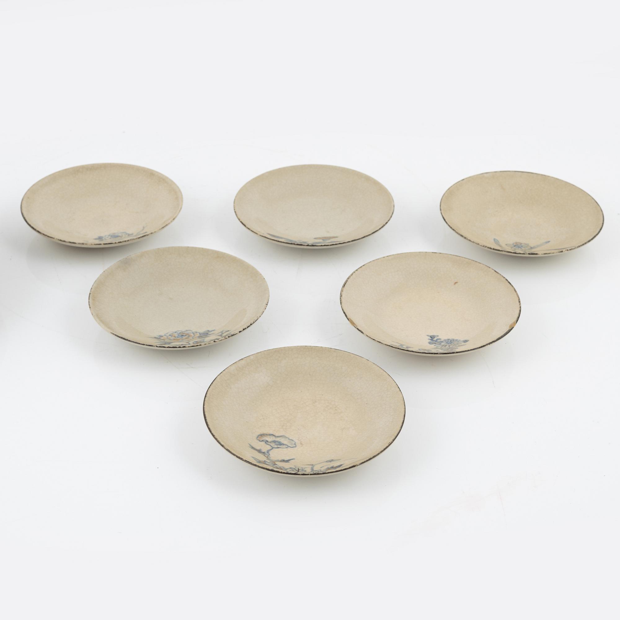 A set of Japanese bowls, Edo period (1666-1868).