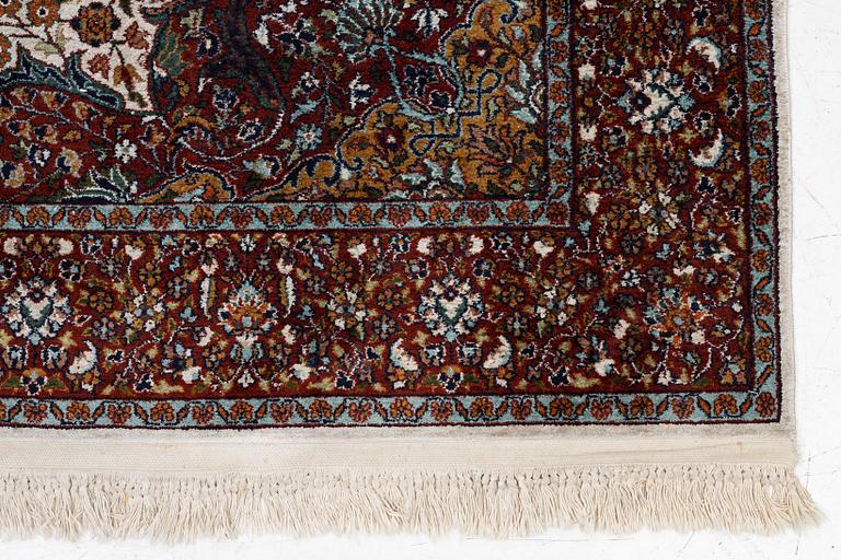 Carpet, Kirman, 275 x 185 cm.