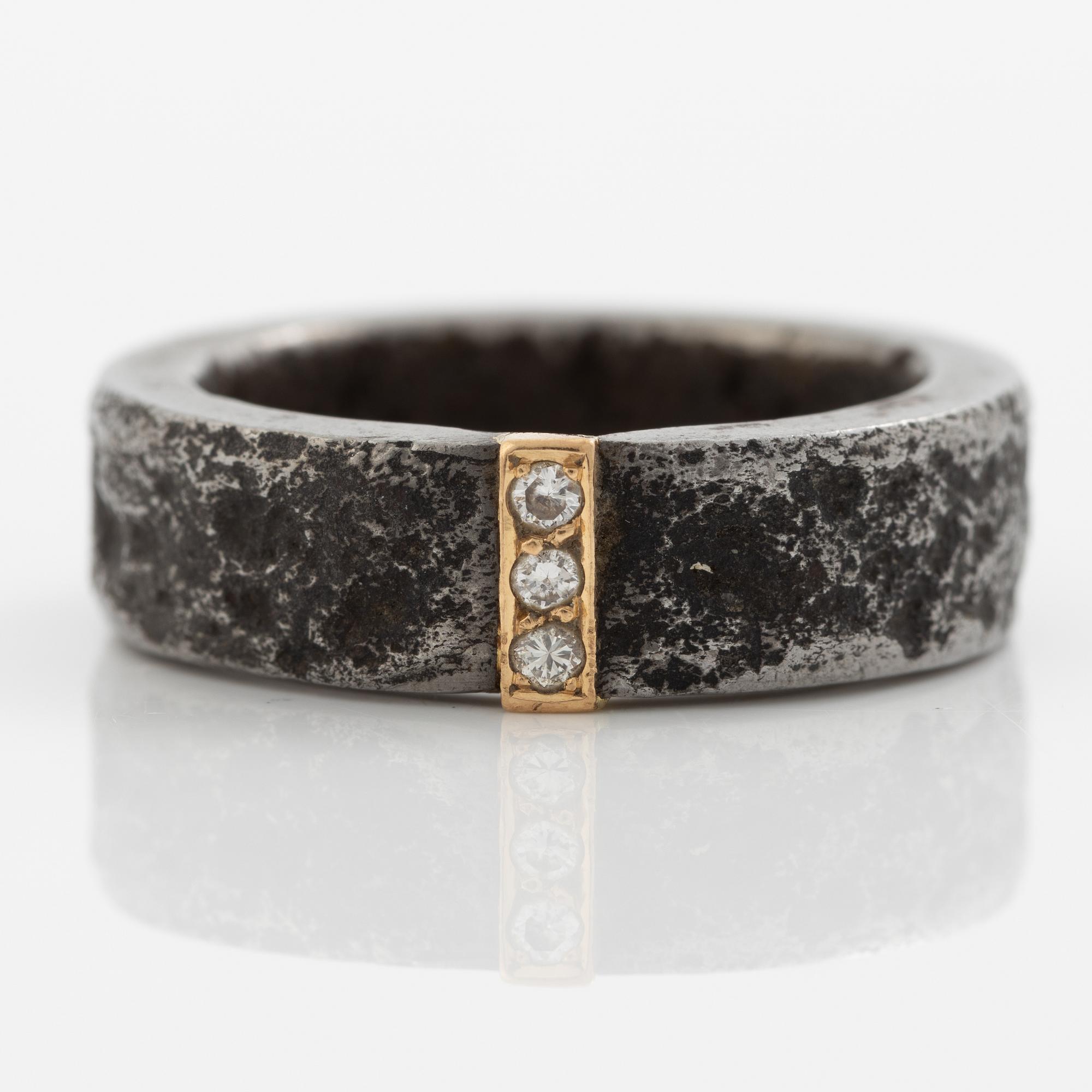 Mikael Hamma, Smide & Form, ring, oxidised iron, gold and brilliant-cut diamonds.