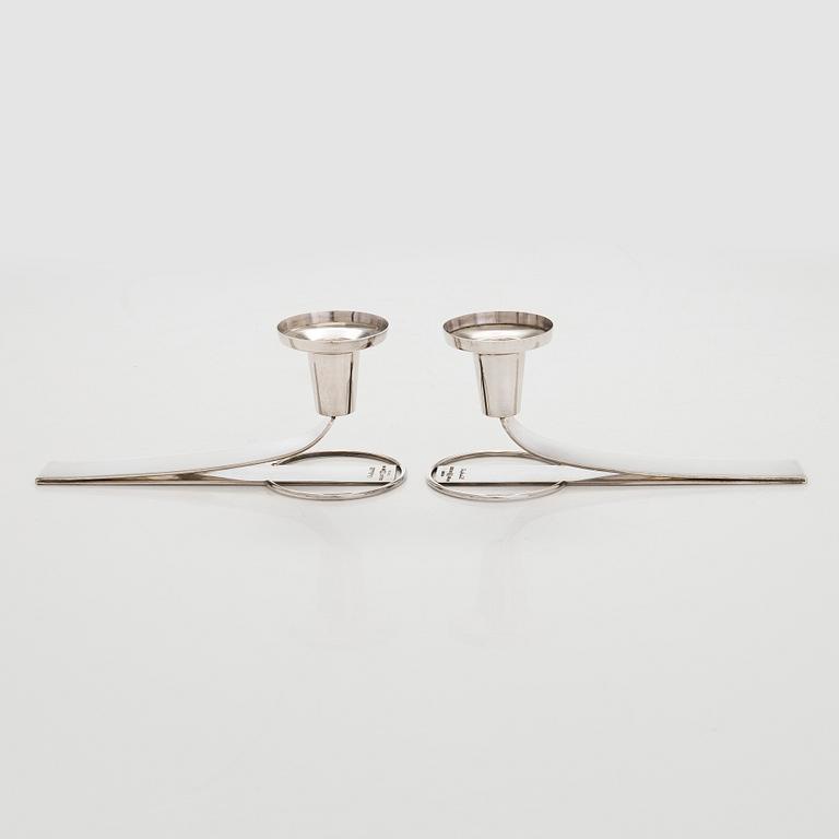 Elon Arenhill, Ljusstakar, ett par, sterlingsilver, Malmö 1997.