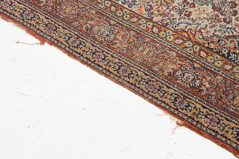 A semi-antique oriental carpet, c. 290 x 195 cm.