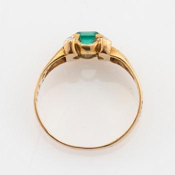 Ring in 18K gold with a step-cut emerald and seed pearls.