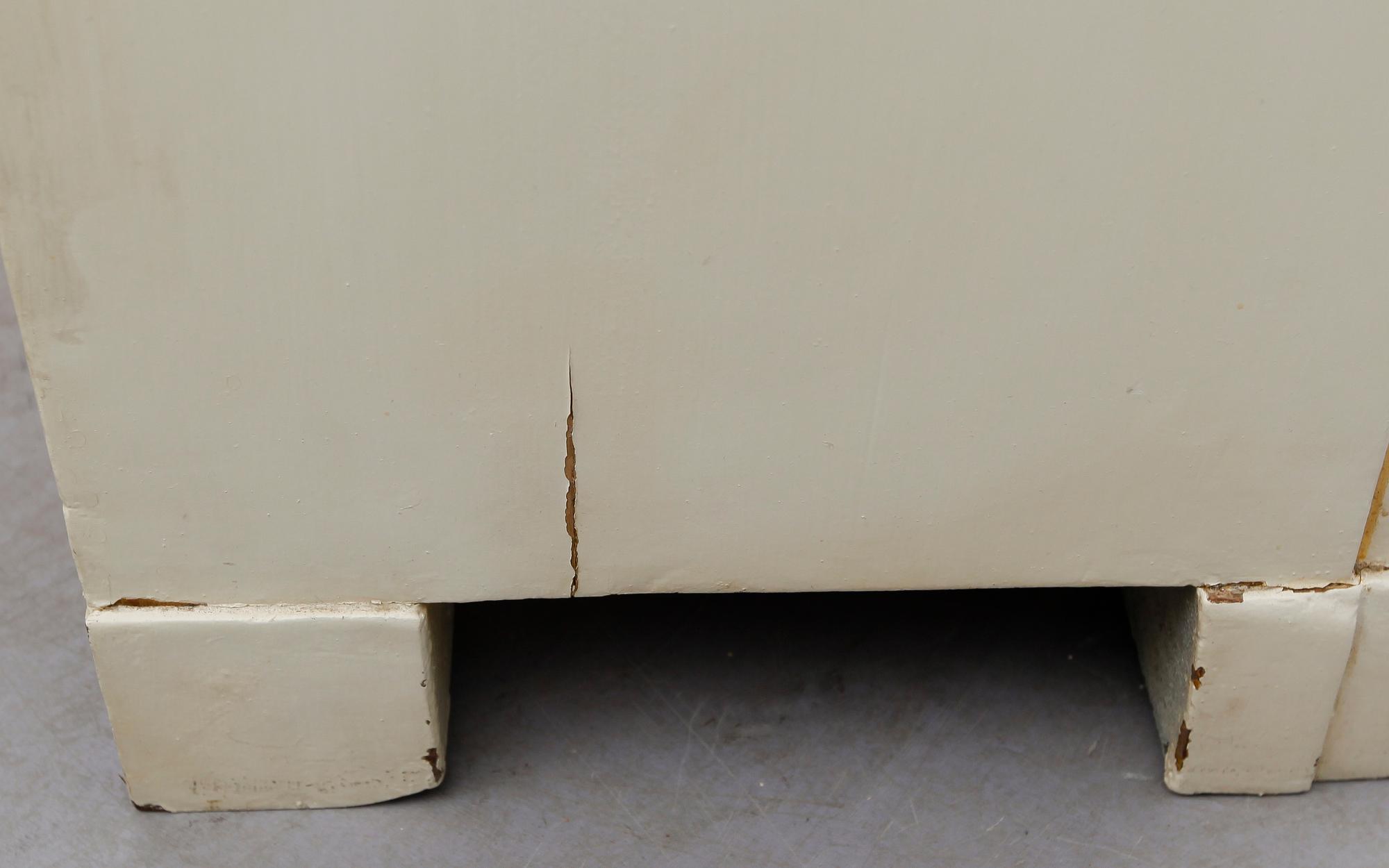 HÖRNSKÅP, 1800-talets andra hälft.