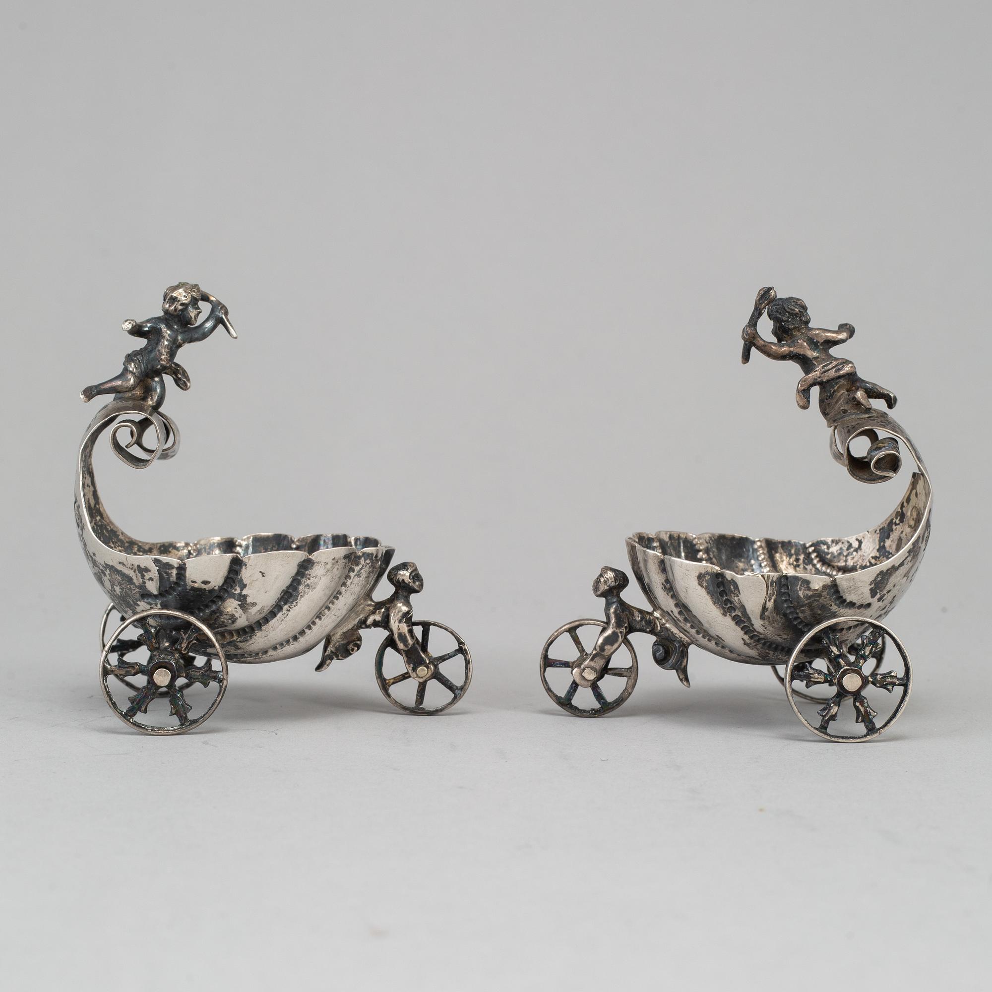A pair of silver salt cellars, 19th/20th century.