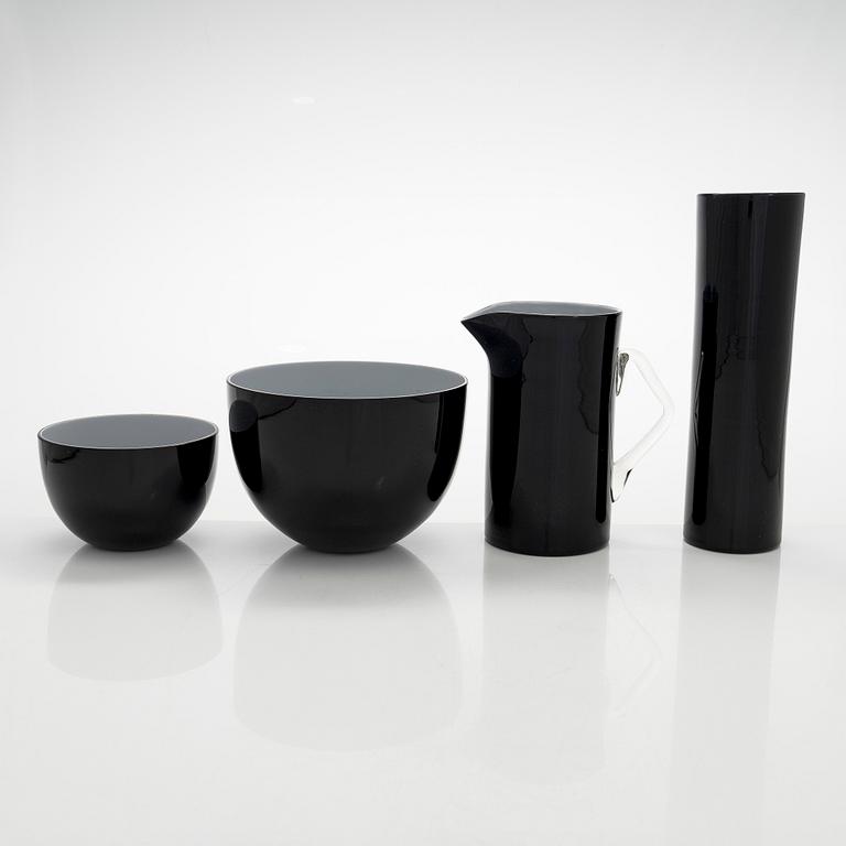 Nanny Still, A set of four 1950's service parts, "Black and White" for Riihimäki Glassworks, Finland.