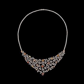 1054. A mixed coloured diamond necklace, tot. 21.58 cts.