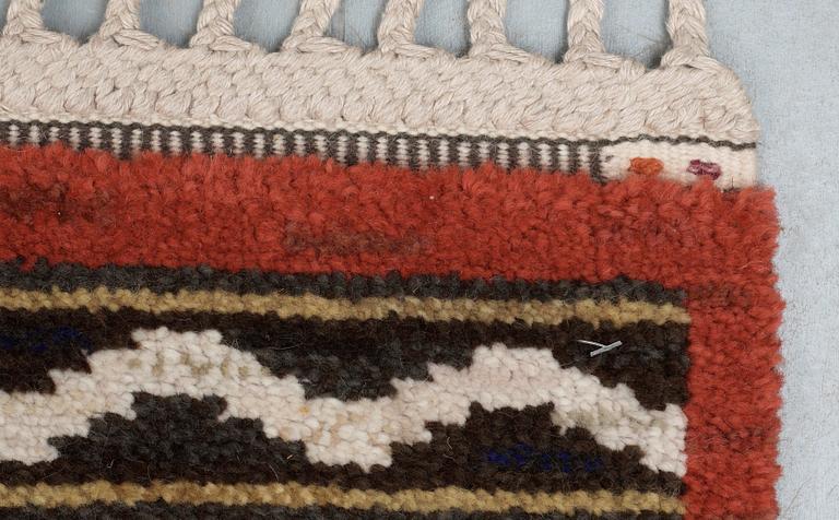 Märta Måås-Fjetterström, MATTA. "Svarta trädgårdsmattan". Flossa. 393,5 x 358 cm. Signerad AB MMF.