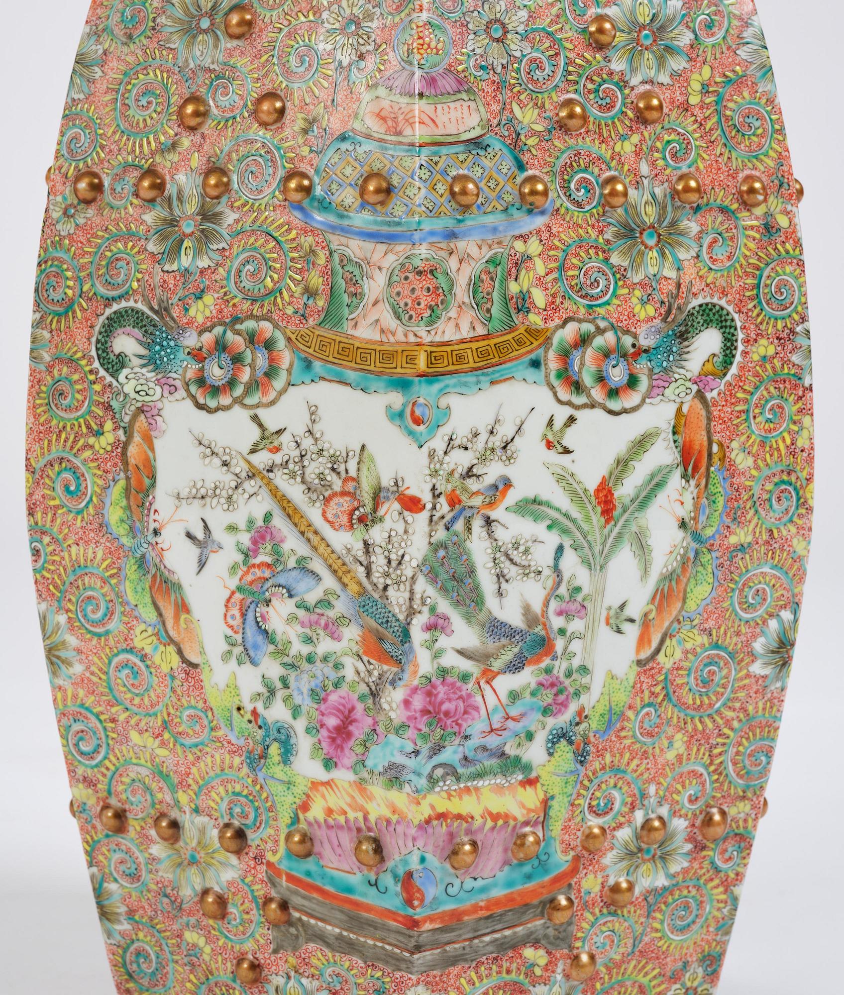 A Chinese Canton porcelain garden seat, around 1900.