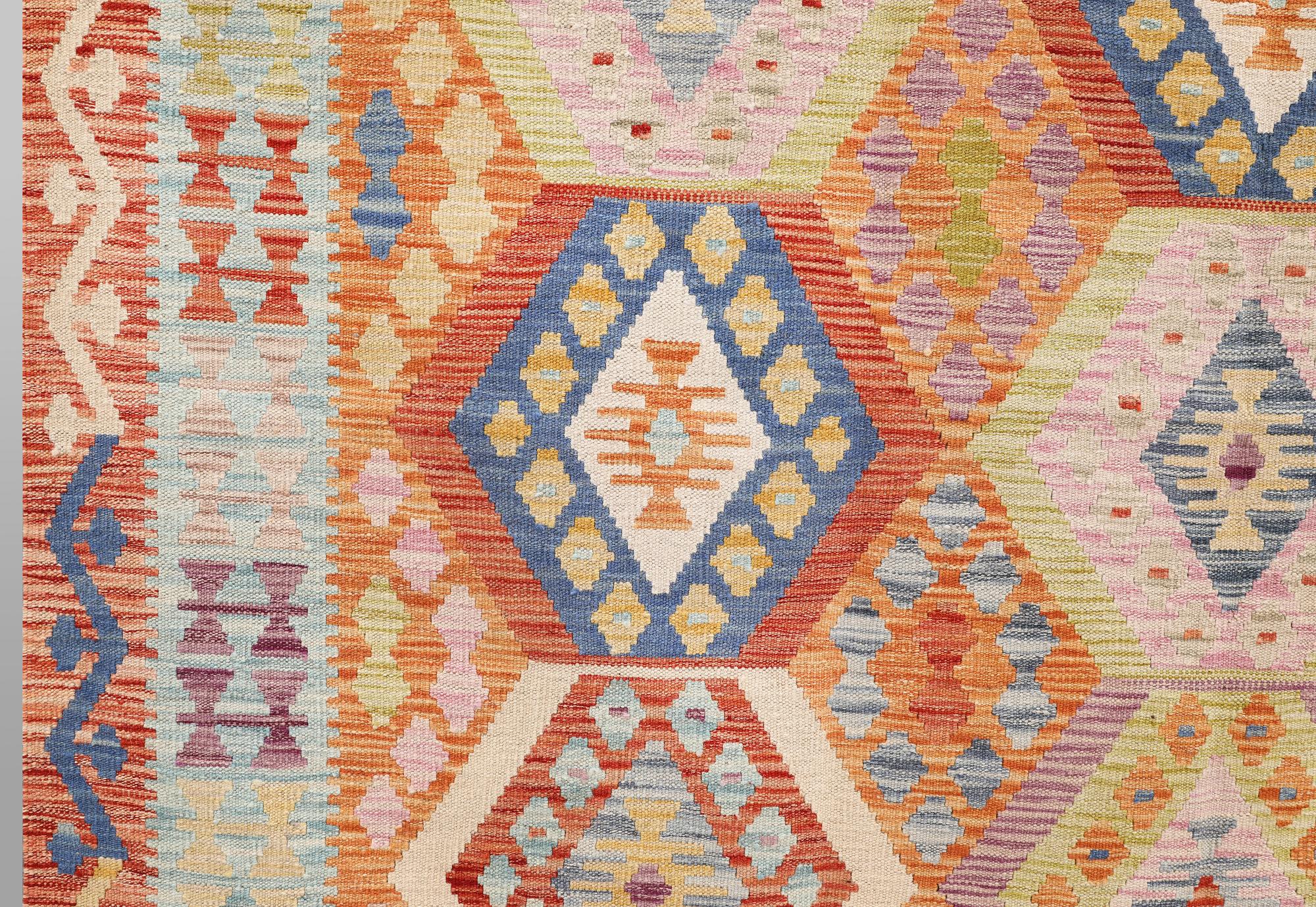 A Kilim rug, approx. 299 x 205 cm.
