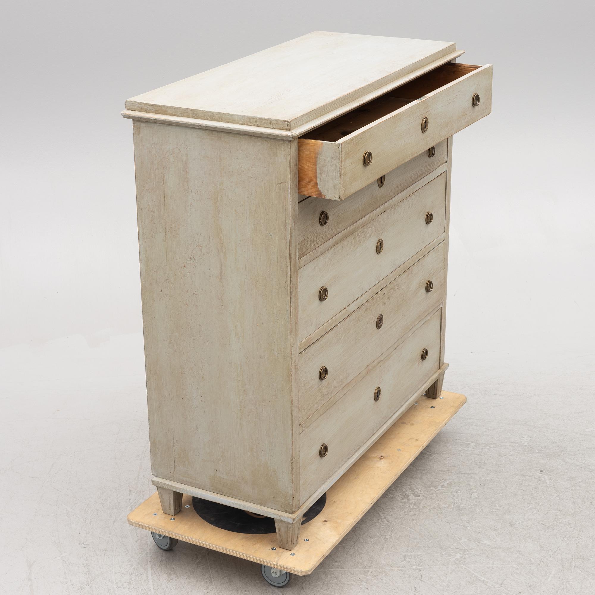 Chest of drawers, 19th century.
