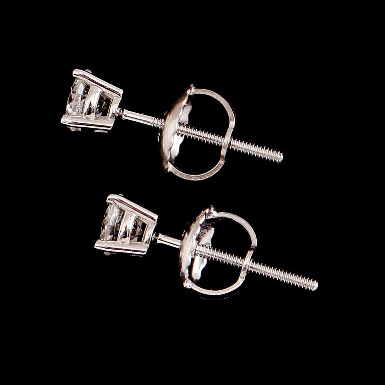 ÖRHÄNGEN, 1 par, 14 k vitguld, briljantslipade diamanter tot 0.33 ct.