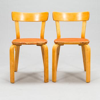 Alvar Aalto, stolar, ett par, modell 69, O.Y. Huonekalu- ja Rakennustyötehdas A.B. 1930/40-tal.