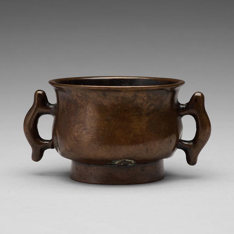 RÖKELSEKAR, brons. Qingdynastin (1644-1912).