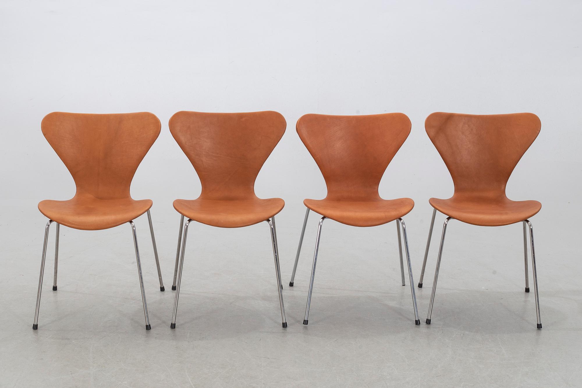 ARNE JACOBSEN, "Sjuan", 4 chairs, Fritz Hansen, Denmark.