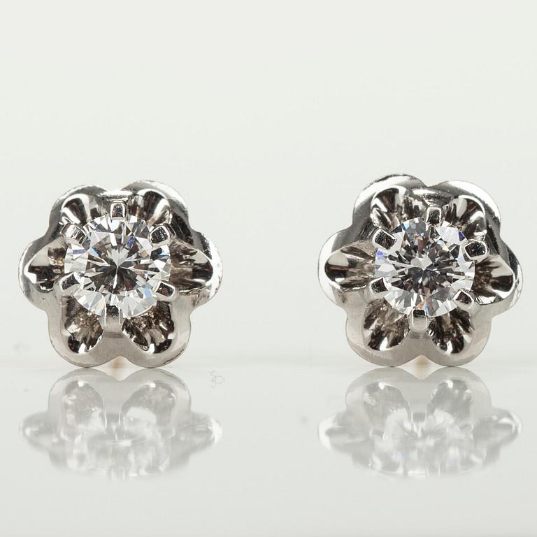 ÖRHÄNGEN, 14K guld, briljantslipade diamanter tot. ca 0,60 ct. Vikt 3,0 g.