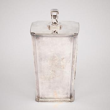 BURK med LOCK, silver, Tore Berg, Göteborg, 1949. Vikt ca 650 g.