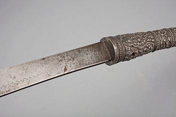 SVÄRD, 2 st, Asien, silverskaft.
