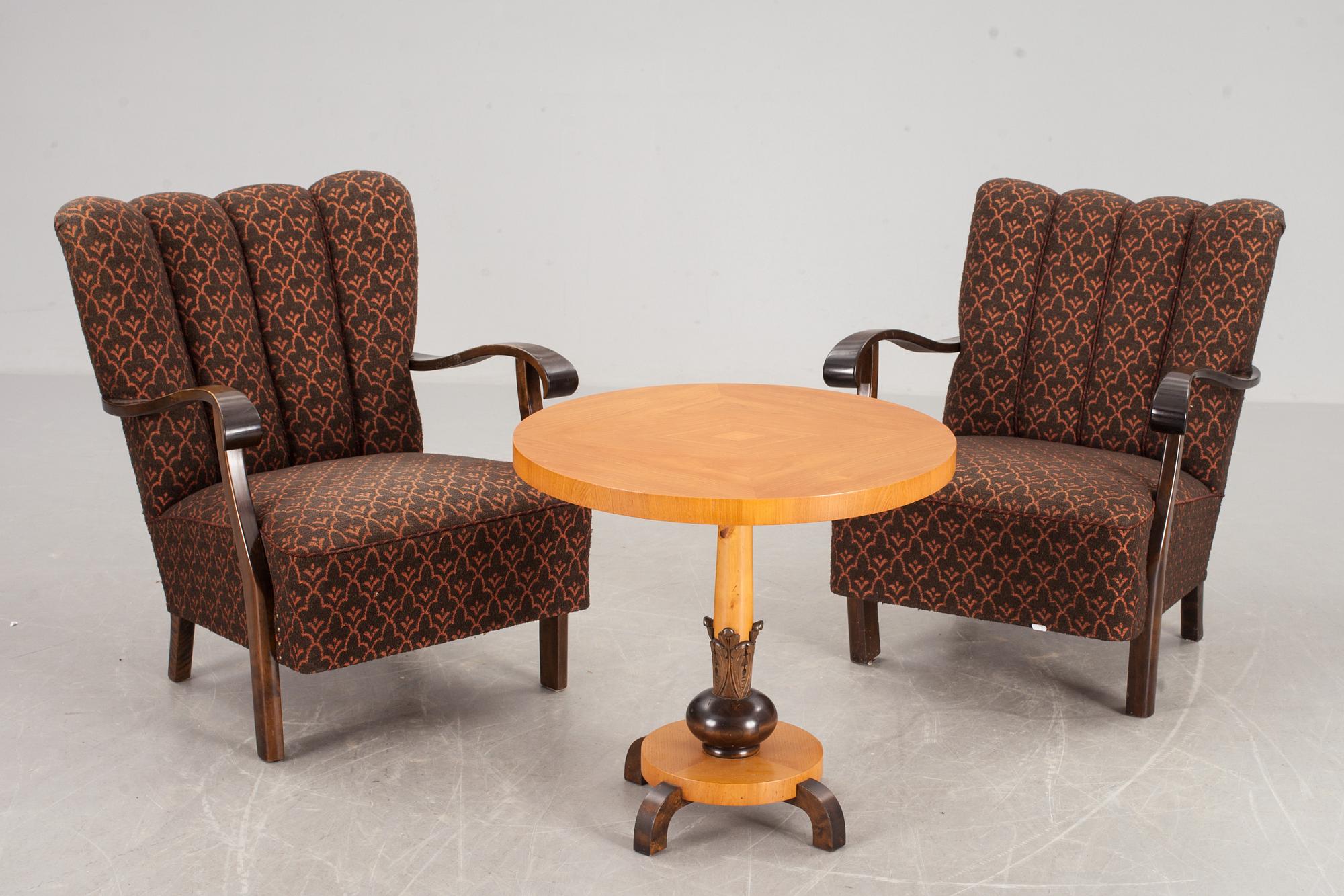 FÅTÖLJER, ett par och BORD, 1900-talets första hälft.