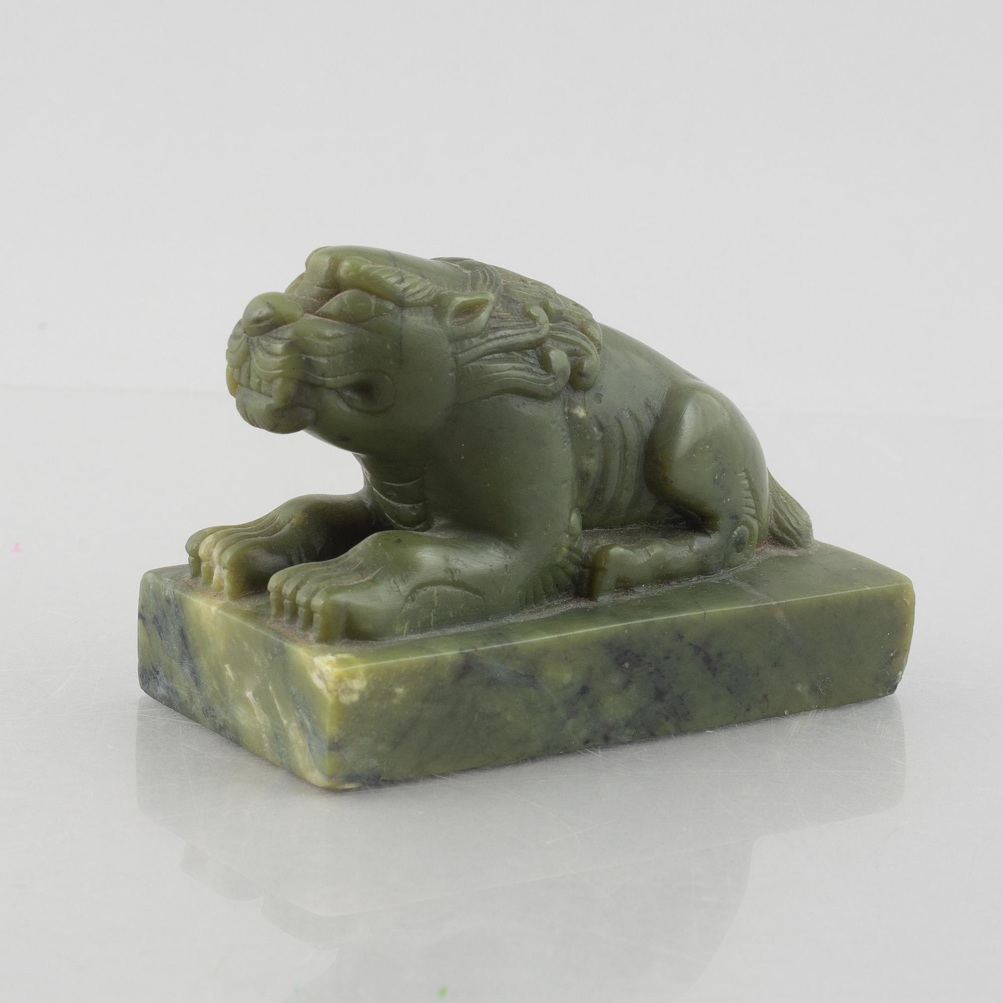 A Chinese stone figure of a lion, 20th century.