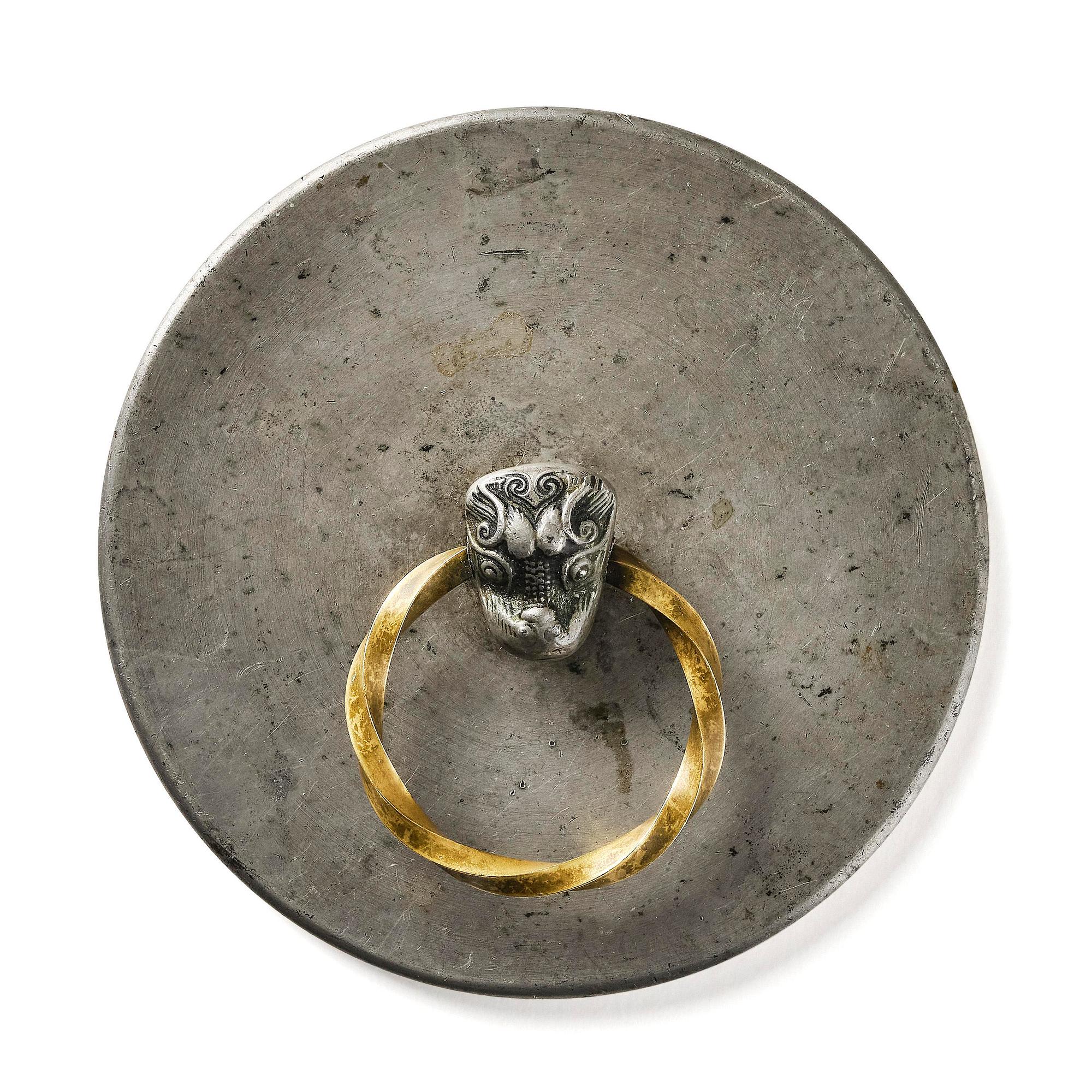 Firma Svenskt Tenn, handspegel, tenn och mässing, modell "A 1497", Stockholm, 1930-40-tal.