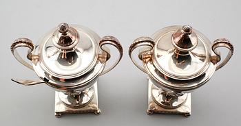 SOCKERSKÅLAR, 1 par, nysilver, 1900-talets första hälft.