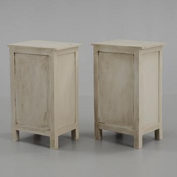 SÄNGBORD, ett par, gustaviansk stil, 1900-tal.